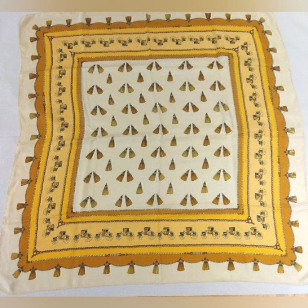 Vintage 💯 Silk Scarf Rolled Hem Caleche